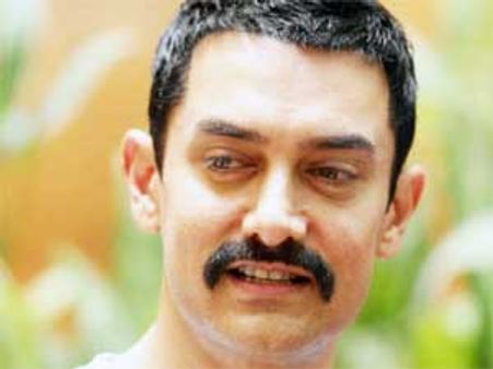 Aamir pays tribute to Mithun Chakraborty