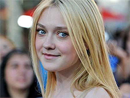 Teen actress Dakota Fanning graduates