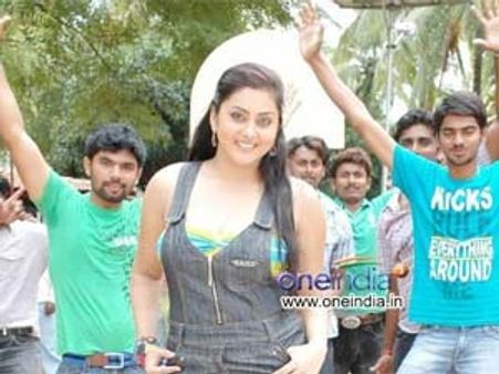 Namitha's fight against drug abuse in college