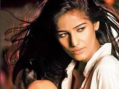 Poonam Pandey wanted MF Hussain to paint her