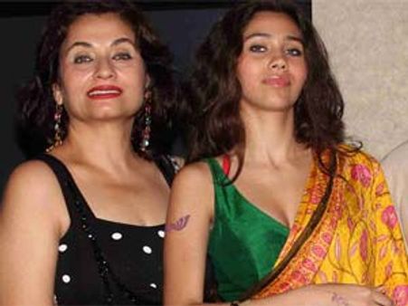 Salma Agha complains on daughter's obscene video clip