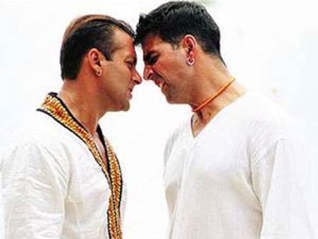 Is Salman khatara to Khiladi Akshay?