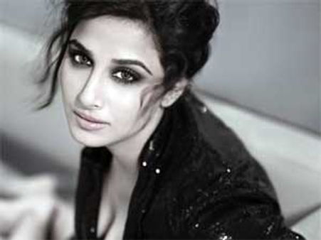 Vidya Balan spoils her skin in a bathtub