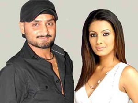 Geeta Basra chills out with Harbhajan Singh