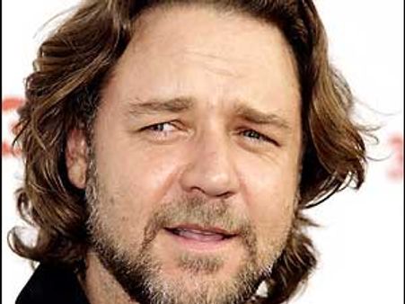 Russell Crowe to play superman's father in Man of Steel