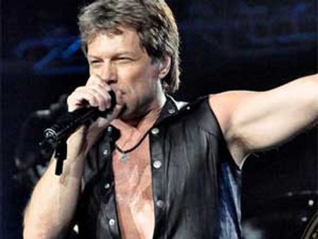 Jon Bon Jovi performs despite injury!