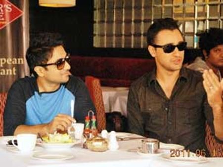 Imran Khan-Vir Das' brunch at French restaurant