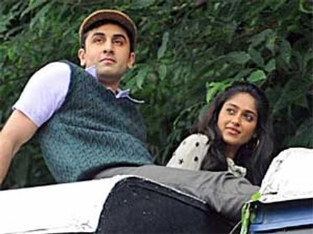 Ranbir Kapoor wants no link-ups with Ileana D'Cruz