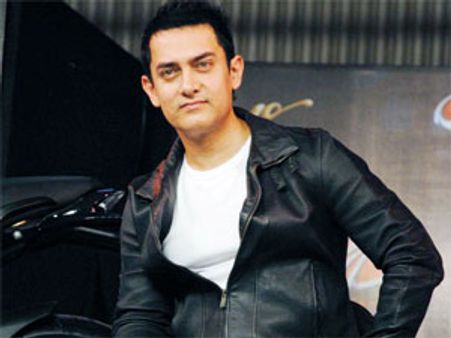 Aamir Khan forced to turn item boy