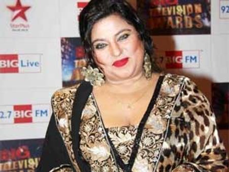 Dolly Bindra's belly dancing on Ratan Ka Rishta