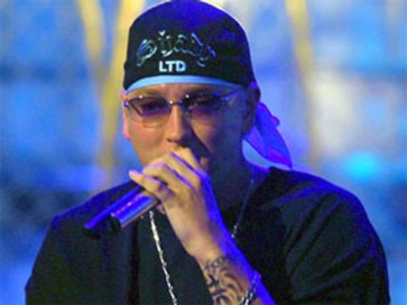 Eminem receives flaks for portraying suicide