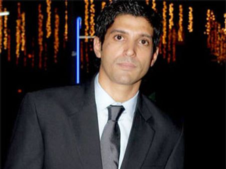 Farhan Akhtar's panic over Zindagi Na Milegi Dobara leak out