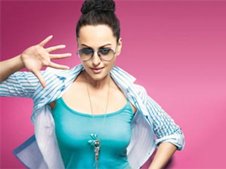 Sonakshi Sinha walks out of Kamal Hassan's Vishwaroobham