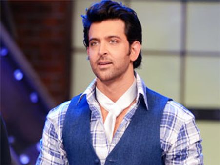 Hrithik gives Guru Dakshina to Farah