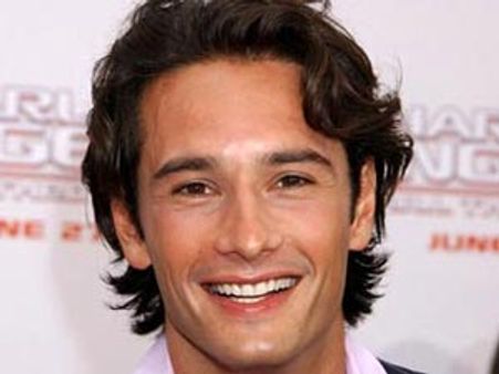 Rodrigo Santoro playing Jennifer Lopez's hubby