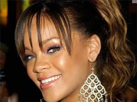 Rihanna takes up belly dancing