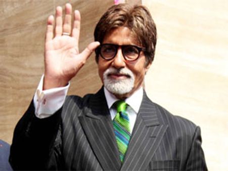 Amitabh Bachchan apologises to fans on Twitter