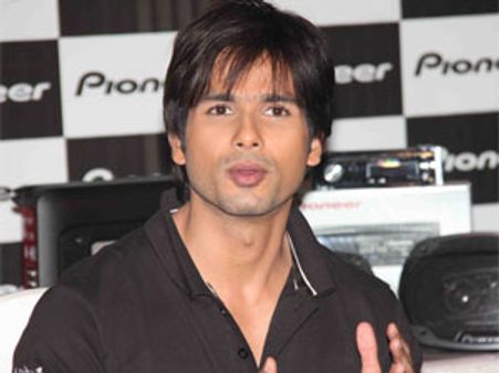 Shahid Kapoor not clashing with Ranbir-Imran!