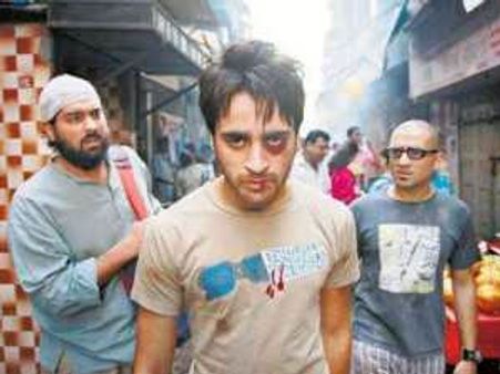 Delhi Belly screening stopped by NCP activists