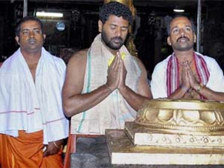 Prabhu Deva-Nayantara visit Guruvayur