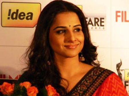 Vidya Balan stays in lotus pond for hours