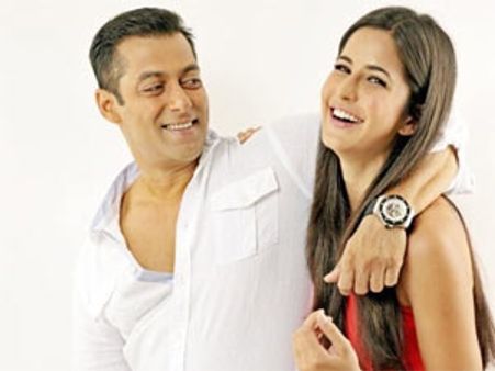 Salman hugs Katrina in public