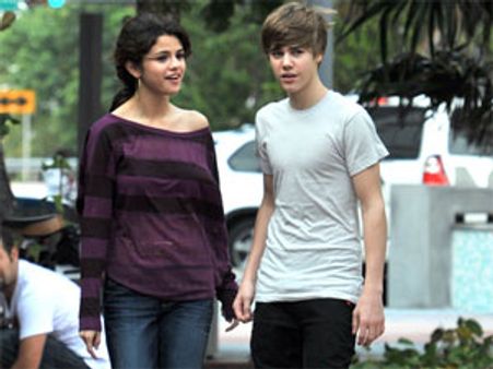 Justin Bieber, Selena Gomez crash a wedding