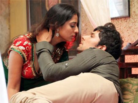 Mahie Gill gets raunchy with Randeep Hooda