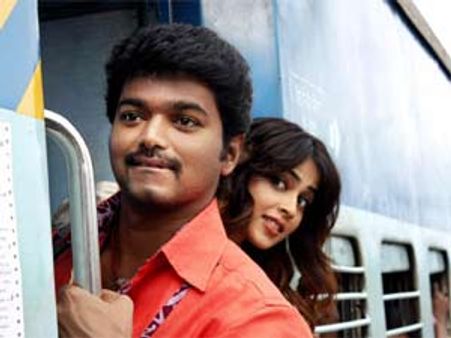 Velayudham audio to storm the stands on Aug 15