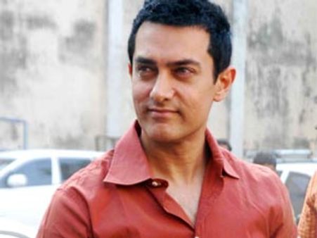 Aamir's Dhoom 3 delayed for Abhishek?