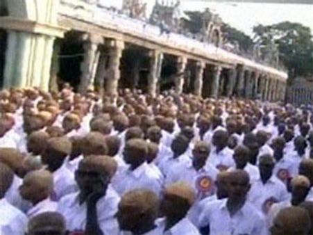 Rajinikanth's 1008 fans tonsure for his well-being