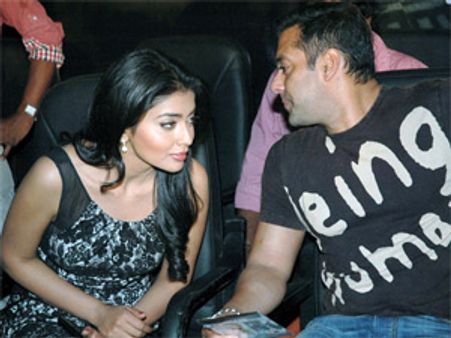 Salman Khan getting close to Shreya Saran?