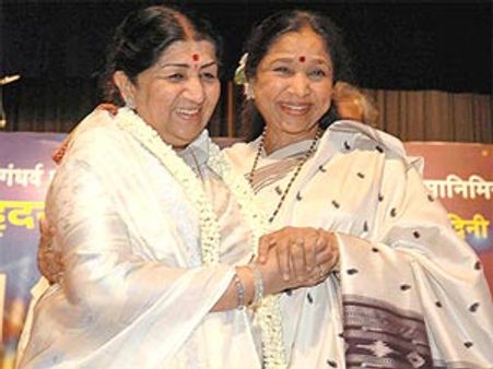 Mangeshkar siblings pay homage to Tagore
