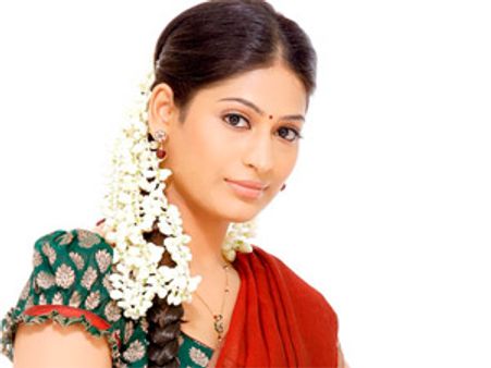 Vijayalakshmi becomes Veerappan's wife!