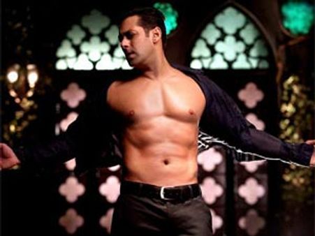 Salman Khan turns 'Bodyguard' to young fan