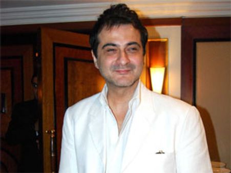 Khel Khel Mein to be remade by Sanjay Kapoor