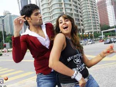 Mugguru - Movie Review