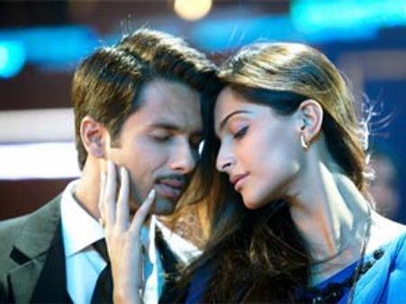 Sonam Kapoor-Shahid Kapoor to kiss and patch up