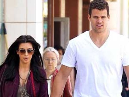 Kim Kardashian-Kris leave to Europe for honeymoon