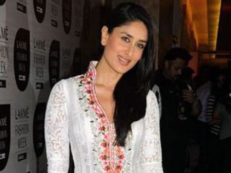 Kareena walks the ramp for Manish at Lakme Fashion Week