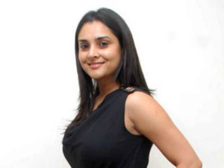 Ramya eyeing Youth Congress leadership?