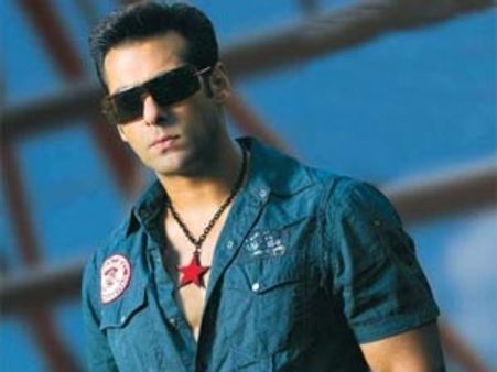 Salman Khan trying hard to lure a date, but no luck