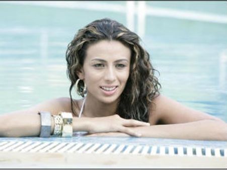 When Pia Trivedi's top snapped open on Hum Tum Aur Shabana set?