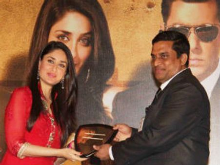 Shahrukh's bodyguard skips Bodyguard felicitation ceremony