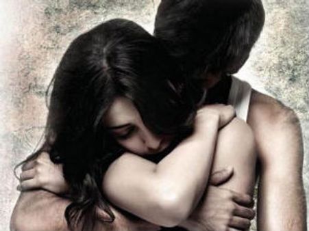 Dhanush-Shruti Hassan sharing lip-lock in 3