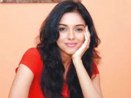 Malayali kutty Asin celebrates Onam in Mumbai