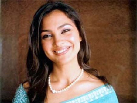 Lara Dutta works out in her pregnancy