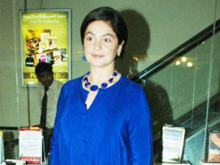 Pooja Bhatt praises Goa DGP for Singham screening