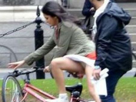 Salman can't help Katrina showing off her undies