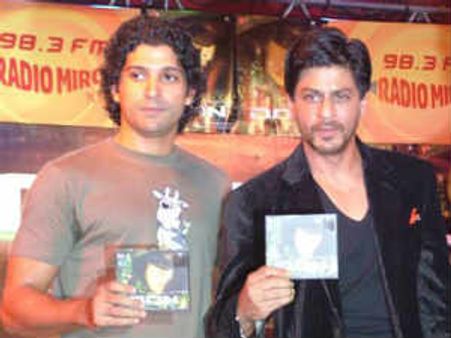 Farhan Akhtar calls 3D trailer of RA.One outstanding